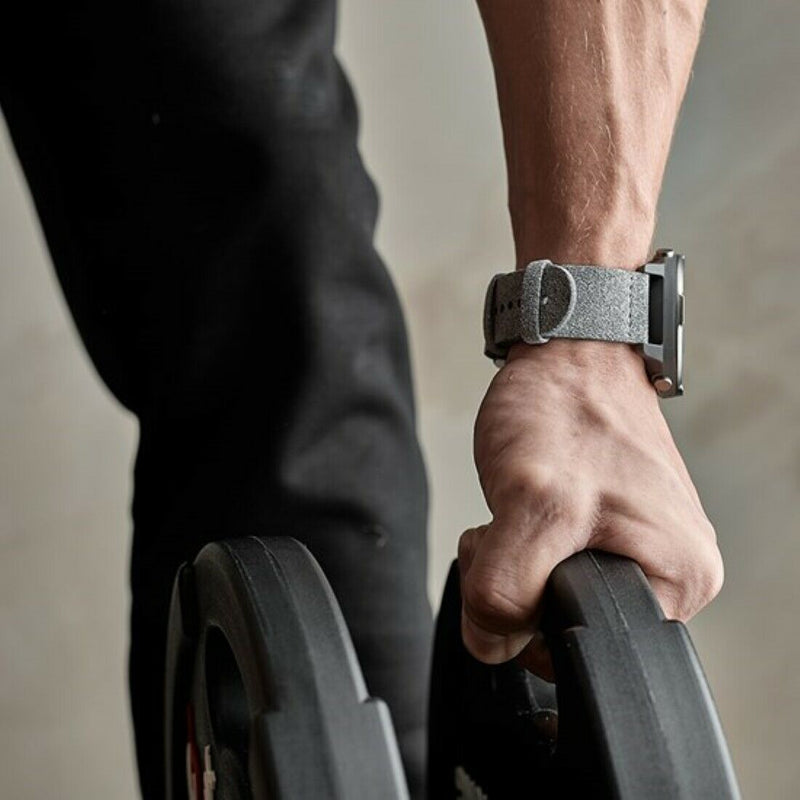 SUUNTO 7 Graphite Limited Edition GPS Smartwatch with Versatile Sports Experience with Gift Box and Wearable4U Power Bank Bundle